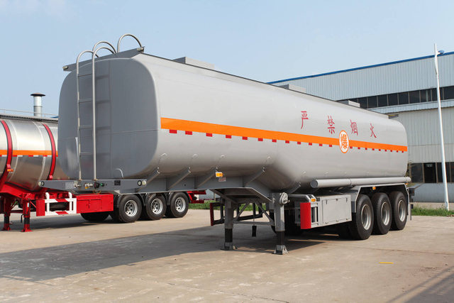 SINOTRUK Tanker Trailer 40000 liters 45000 Litres Diesel Oil Petroleum Tank Semi Trailer Fuel Tanker For Zimbabwe